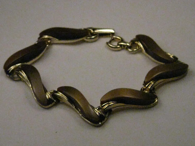 Bracelets For Gifts-Vintage Gold Tone Brown Thermoset Bracelet, 7", Wavy Links, Mocha colored, 1950's/1960's