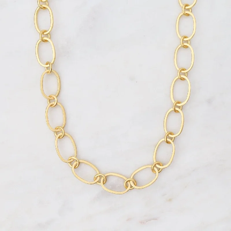 Vintage Pendant Necklaces For Retro Glam-Gold Oval Link Chain Necklace