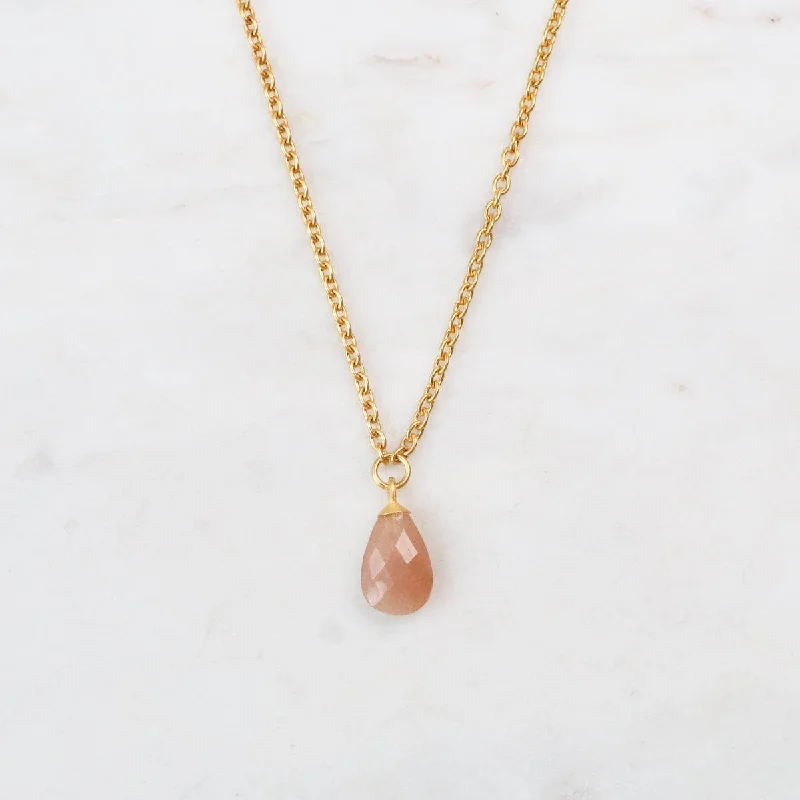 Birthstone Necklaces For Personalized Gifts-Peach Moonstone Pendant Necklace