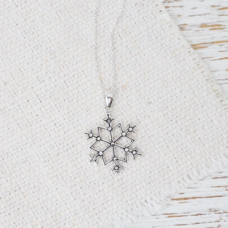 Custom Infinity Necklaces For Meaningful Gifts-Sterling Silver Snowflake Pendant Necklace