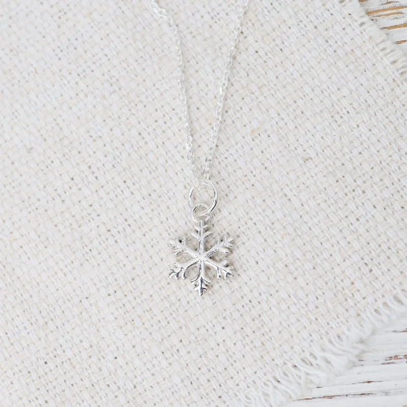 Vintage Charm Necklaces For Retro Style-Sterling Silver Snowflake Pendant Necklace